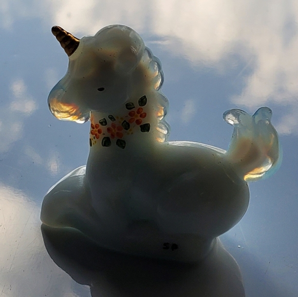 Vntg Boyd White Handpainted Slag Glass Little Lucky the Unicorn 🦄 - Picture 2 of 10